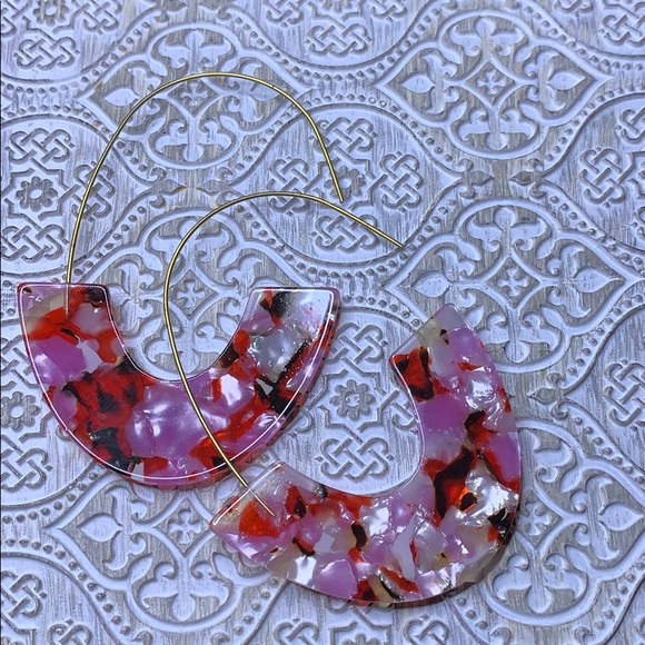 2/$20 Pink Half Hoop Acrylic Earrings Trendy - Picture 4 of 4